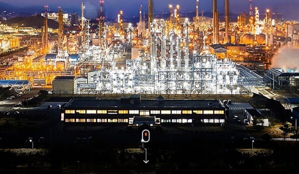 정부는 주요 10개 석유화학 기업이 참여하는 이번 협약을 통해 최대 370만 톤 규모의 설비(NCC) 감축을 목표로 하고 있다. 이미지는 여천NCC 홈페이지 갈무리.[출처=ebn]