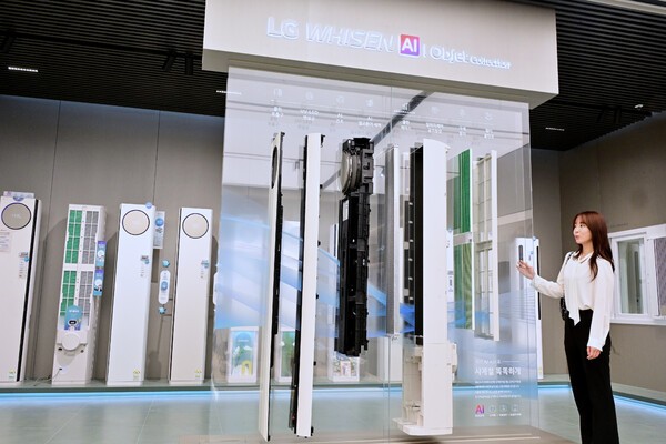휘센 존에서는 에어컨의 내부 구조를 분해해 공기 흐름과 정화 과정을 시각적으로 보여준다. [출처=LG전자]