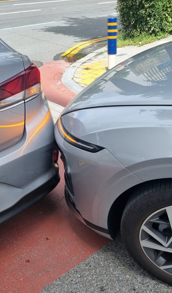 자동차 후면부 긁힘 사고 흔적. 금감원은 수리비 중복 청구 등 허위 보험 청구가 매년 증가한다고 밝혔다. [출처=제보자]