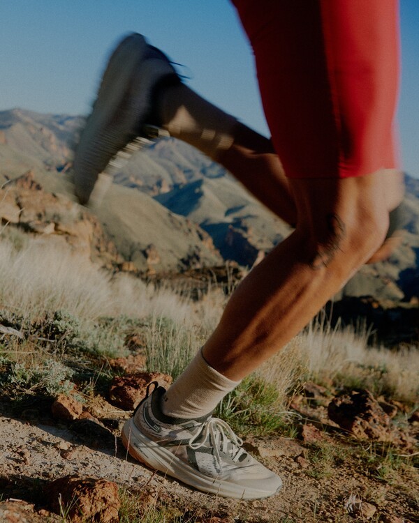 생활문화기업 LF가 전개하는 미국 어반 아웃도어 슈즈 브랜드 ‘킨’(KEEN)이 트레일러닝화 ‘시크(Seek)’를 출시하며 본격적인 트레일러닝 시장 공략에 나선다. [출처=LF]