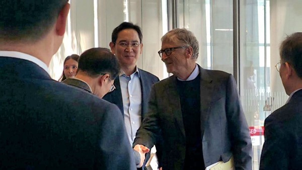 서울 삼성전자 서초사옥에서 만난 이재용 회장과 게이츠 이사장. [출처=삼성전자]
