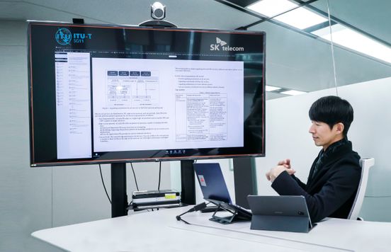 ITU-T 화상 회의에 참여하고 있는 모습.[출처=SK텔레콤]
