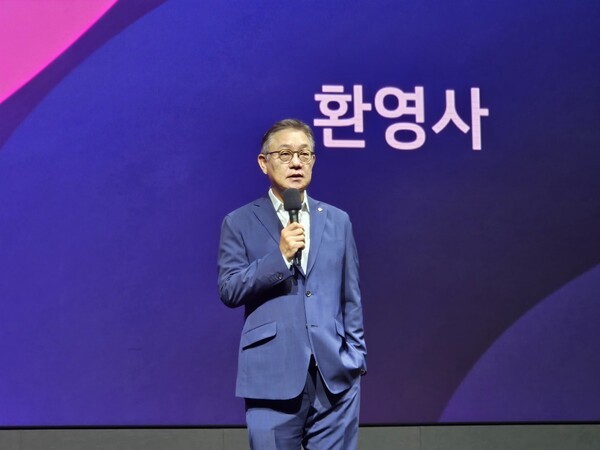 현신균 LG CNS 사장이 25일 서울 마곡에서 진행된 ‘AX(인공지능 전환) 미디어데이’에서 환영사를 말하고 있다. [출처=진운용 기자]