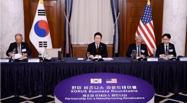 이재명 대통령이 25일(현지시간) 미국 워싱턴DC 윌라드 호텔에서 열린 한미 비즈니스 라운드 테이블에서 기조연설을 하고 있다. [출처=연합]