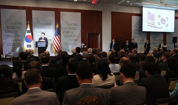  이재명 대통령이 25일(현지시간) 미국 워싱턴DC 국제전략문제연구소(CSIS)에서 정책 연설을 하고 있다.[출처=연합]