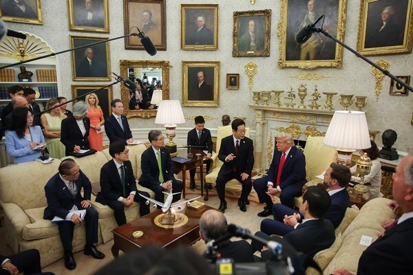 이재명 대통령과 트럼트 대통령이 25일(현지 시간) 미국 백악관에서 첫 한미 정상회담을 가졌다. [출처=대통령실]