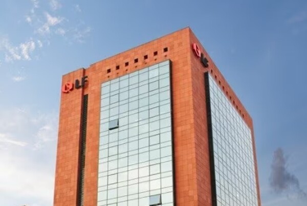 LF는 최근 전사 임직원을 대상으로 제1회 ‘2025 생성형 AI 업무혁신 챌린지’를 개최해, 생성형 AI 기술을 활용한 실무 개선 아이디어를 발굴하고 실제 업무에 적용 가능한 시범 프로젝트로 확장하기 위한 활동을 전개했다. [출처=LF]