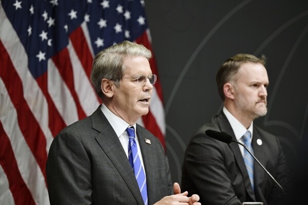 미국 도널드 트럼프 행정부가 법원의 판결로 상호관세 발효가 중단될 경우, 한국과 일본을 포함한 주요 교역국들이 이미 체결한 무역 합의를 지키지 않을 수 있다는 우려를 공식적으로 제기했다. [출처=연합]