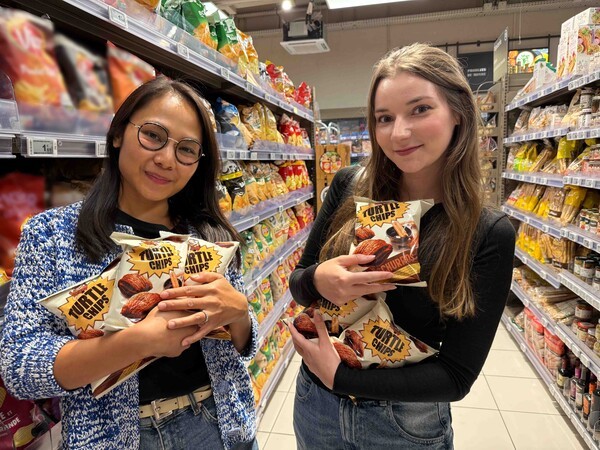 오리온 ‘꼬북칩’이 프랑스 최대 마트 체인인 까르푸의 전 매장에 입점, 현지 소비자와의 접점을 대폭 넓혔다. [출처=오리온]