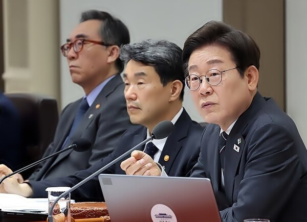 국무회의를 주재하는 이재명 대통령.[출처=연합]