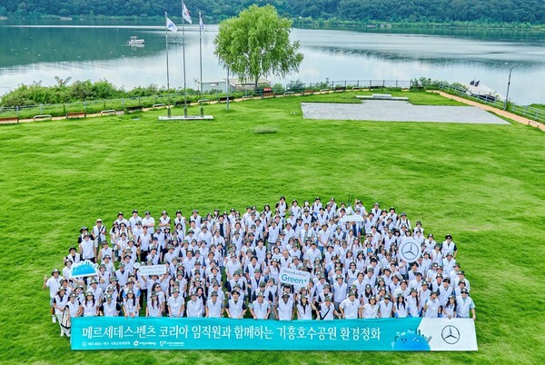 메르세데스-벤츠 사회공헌위원회, 기흥호수공원 환경 정화 임직원 봉사활동 '그린플러스 플로깅' 실시 [출처=메르세데스 벤츠 사회공헌위원회]