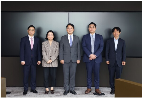 왼쪽부터 이행규 대표변호사, 박효민 변호사(부센터장), 정철 변호사(센터장), 정민 리더(부센터장), 임성택 변호사[출처=지평]