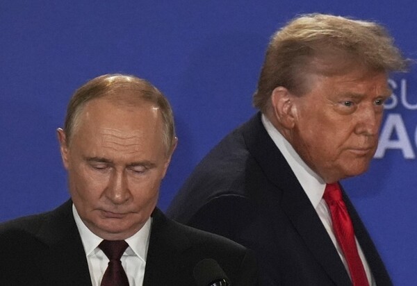 블라디미르 푸틴 러시아 대통령이 서방 안전보장군의 우크라이나 배치를 정면으로 거부하며 도널드 트럼프 미국 대통령이 주도해온 종전 구상에 제동이 걸렸다. [출처=연합]
