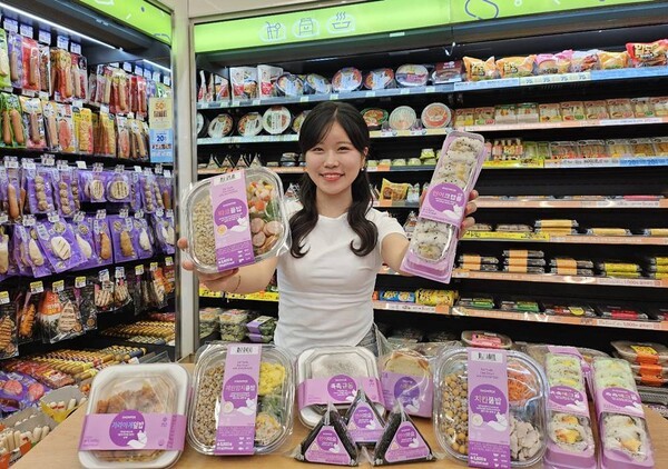 CU가 스노우폭스와 손을 잡고 콜라보 간편식을 출시했다. [출처=CU]