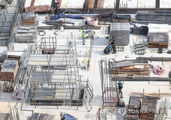 지역의 한 아파트 건설현장. [출처=연합뉴스]