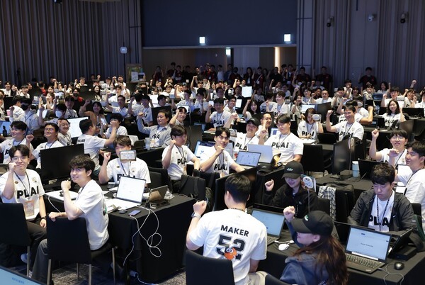 8일부터 이틀간 서울 웨스틴 서울 파르나스에서 '제4회 GS그룹 해커톤'이 개최된다. 837명의 GS그룹 계열사 직원들이 행사장에서 AI 애플리케이션 제작에 집중하고 있다. [출처=GS 그룹]