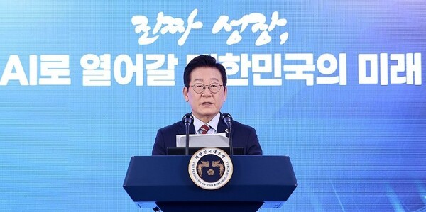이재명 대통령이 8일 서울 중구 서울스퀘어에서 열린 국가인공지능(AI) 전략위원회 출범식에서 발언하고 있다. [출처=연합뉴스]