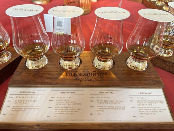 더 글렌드로낙 '울트라 프리미엄 라인' 출시 프리뷰 행사에서 15년·18년·21년·30년 각각의 풍미를 비교 시음할 수 있었다. [출처=EBN]