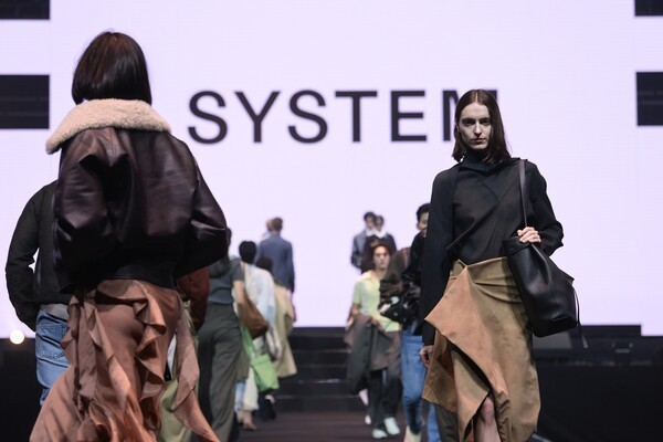 한섬이 태국 현지에서 패션쇼를 진행하며 동남아 패션 시장 진출을 위한 첫 발을 뗐다. [출처=한섬]