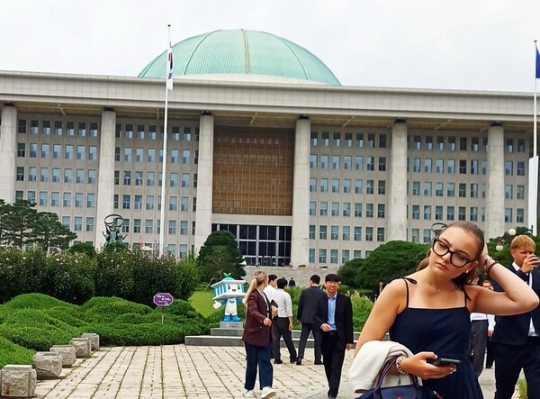 대한민국 국회를 방문한 외국인들. [출처=ebn]