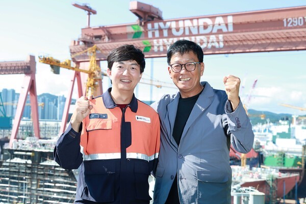 조선업계 최초 ‘부자(父子) 명장’ HD현대중공업 고민철 기사, 고윤열 씨(퇴직사우). [출처= HD현대]