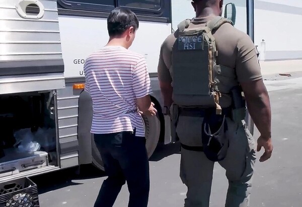 최근 미국 이민세관단속국(ICE)이 한국 기업의 미국 현지 공장을 단속한 사례는 외국 기업 소속 근로자에 대한 관리 감독이 강화되고 있음을 보여준다. 이는 한국 기업이 파견한 근로자의 체류 관리에 대한 리스크가 현실화됐음을 의미한다. [출처=연합]