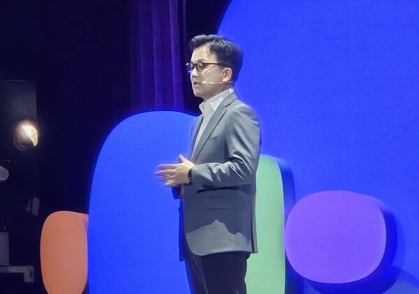 이준희 삼성SDS 대표가 11일 서울 코엑스에서 개최된 '리얼 서밋 2025'에서 기조연설을 하고 있다. [출처=진운용 기자]