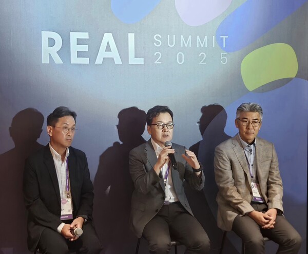 이준희 삼성SDS 대표가 11일 서울 코엑스에서 열린 '리얼 서밋 2025' 기자간담회에서 질문에 답변하고 있다. [출처=진운용 기자]