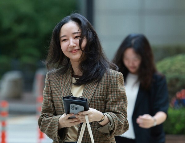 민희진 전 어도어 대표, 하이브 상대 '260억 풋옵션 소송' 재판 출석 [출처=연합 ]