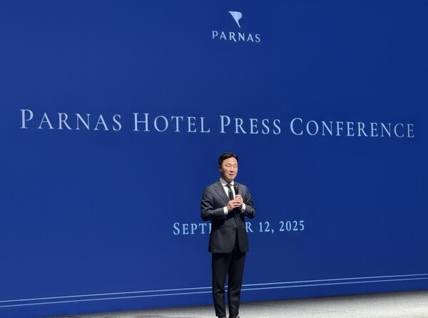 12일 오전 서울 강남구 소재 ‘웨스틴 서울 파르나스’ 하모니 볼룸(Harmony Ballroom)에서 열린 미디어 간담회에 여인창 파르나스호텔 대표이사가 참석해 인사말을 하고 있다. [출처=전제형 기자]