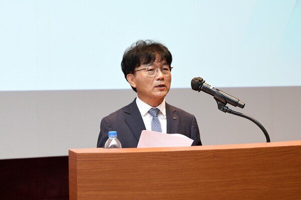 한국산업은행 박상진 회장은 9월 15일(월) 여의도 본점에서 취임식을 열고 본격적인 업무를 시작하였다.  [출처=한국산업은행 ]