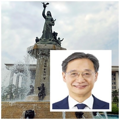 더불어민주당이 홈플러스의 경영 위기 사태 해결을 위한 ‘MBK 홈플러스 사태 해결 TF’를 공식 출범하고 첫 사전회의를 개최했다. TF 단장은 경제 전문가인 유동수 의원(박스 사진-인천 계양갑, 더불어민주당 정책위 경제수석부의장)이 맡는다.[출처=ebn]