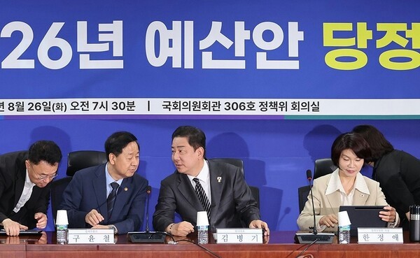 철강업계 관계자는 "산업 정책으로서의 에너지와 환경 정책은 접근 방식이 다르다"며 "규제 중심의 정책이 강화되면 전기요금 인상으로 경영 부담이 커질 수 있다"고 지적했다.[출처=연합]