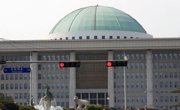 여당이 금융위원회 설치법 개정안을 발의하면서 이대로 상황이 흘러갈 공산이 높지만 새로운 변수가 나올 가능성이 있다고 금융권은 주시하고 있다. [출처=연합 ]