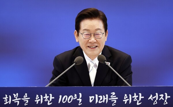 이재명 대통령이 18일 증권사 리서치센터장들과 오찬 간담회를 갖고 자본시장 정상화 방안에 대해 논의할 예정이다. [출처=연합]