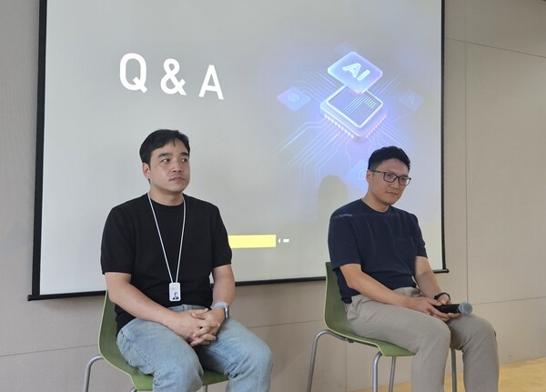 티맵모빌리티 박서하 부사장(장)과 전창근 부사장(우)이 18일 서울 을지로에서 진행된 기자간담회에서 기자들의 질문에 답변하고 있다. [출처=진운용 기자]