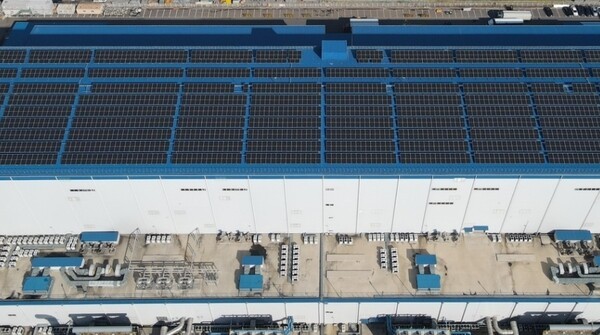 포스코퓨처엠이 2024년 광양 양극재 공장 지붕에 준공한 태양광 발전 설비. [출처=포스코퓨처엠]