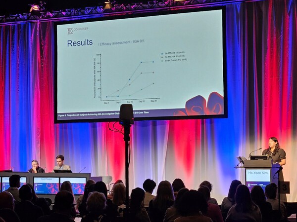 HK이노엔이 지난 17일부터 20일까지(현지시각) 프랑스 파리에서 열린 ‘2025 유럽피부과학회(EADV 2025)’에서 아토피 피부염 신약 ‘IN-115314’의 임상 1상 결과를 발표했다. [출처=HK이노엔]