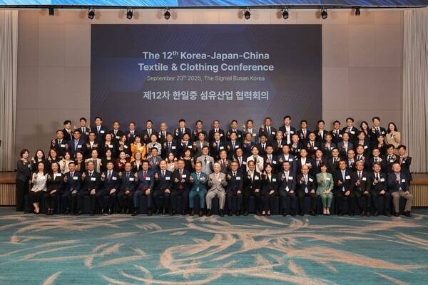 한국섬유산업연합회(섬산련)는 22일부터 24일까지 부산 시그니엘 호텔에서 일본섬유산업연맹(JTF), 중국방직공업연합회(CNTAC)와 함께 '제12차 한·일·중 섬유산업 협력회의'를 개최했다. [출처=한국섬유산업협회]