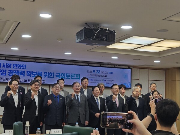 23일 국회의원회관 제3세미나실에서 '글로벌 배터리 시장 변화와 K배터리 산업 경쟁력 확보를 위한' 국회 토론회가 열린 모습. [출처=이남석 기자]