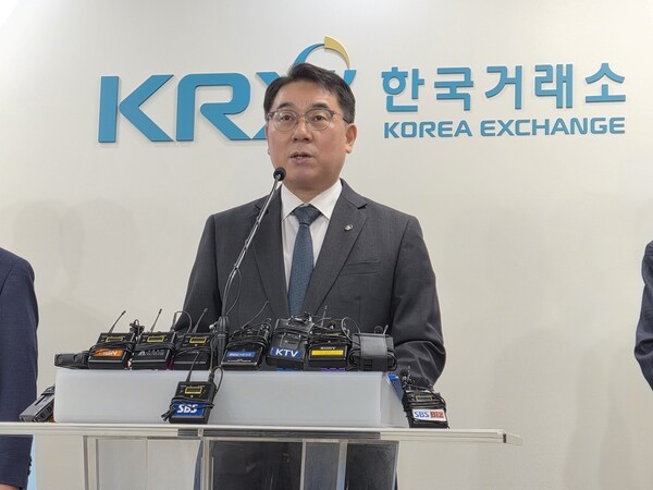 23일 서울 한국거래소에서 열린 ‘주가조작 근절 합동대응단 브리핑’에서 이승우 합동대응단장이 주가조작 사건 경위와 조치 내용을 발표하고 있다. [출처= 최수진 기자]