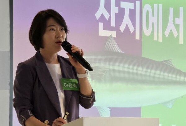  9일 서울 종로구 네이버스퀘어 종로에서 열린 '네이버 커머스 밋업 with 컬리' 기자 간담회에서 이윤숙 네이버 쇼핑사업부문장이 컬리와의 협업 배경에 대해 발표하고 있다.  [출처=연합]