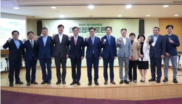 국회미래연구원은 24일, 국회의원회관 제2소회의실에서 “지방소멸 극복을 위한 지역 금융·재정 정책 모색”을 주제로 심층 정책토론회를 개최했다. [출처=국회]