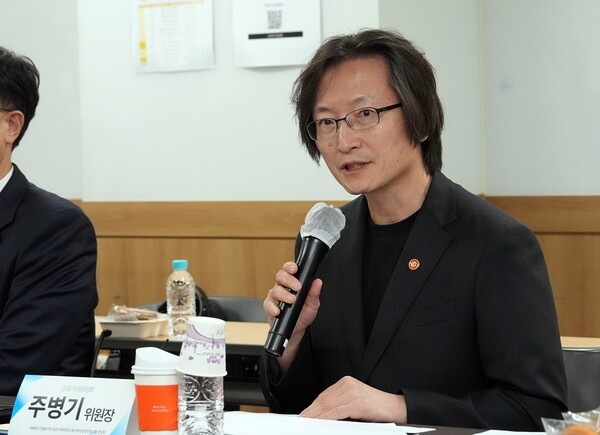 주병기 공정거래위원장은 기술 탈취가 개별 기업의 피해를 넘어 중소벤처기업의 기업가 정신과 혁신 동기를 저해하고, 건강한 기업 생태계를 파괴하며 국가 성장 잠재력을 약화시키는 구조적 위협이므로 반드시 근절돼야 한다고 역설했다.[출처=공정거래위원회]