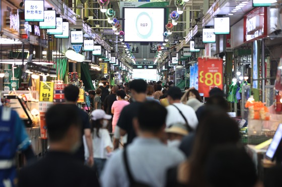 무원가 상승을 이유로 가격을 인상하고 실제 소득은 축소 신고해 세금을 탈루한 식품 외식 관련 업체를 대상으로 국세청 세무조사가 이뤄질 예정이다. [출처=연합뉴스]