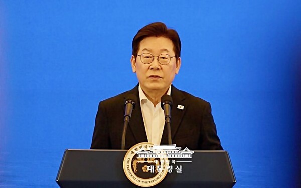 이재명 대통령은 25일(현지시간) 미국 뉴욕증권거래소에서 열린 '대한민국 투자 서밋'에 참석해 한국 시장의 저평가 요인인 '코리아 디스카운트'를 해소하고 '코리아 프리미엄'으로 전환하겠다는 의지를 밝혔다. [출처=대통령실]