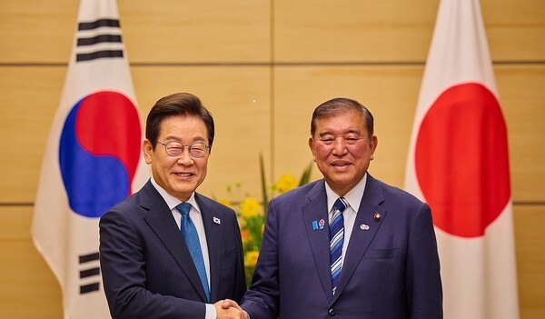 지난달 24일 일본서 만난 이재명 대통령(왼쪽)과 이시바 시게루 일본 총리. [출쳐=연합뉴스]