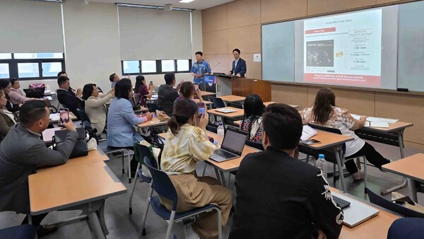 제너시스BBQ그룹의 교육기관 치킨대학이 산업 협력과 사회적 기여, 창의적 교육 방식을 평가 기준으로 하는 세계혁신대학평가(WURI)에서 32위에 이름을 올렸다. [출처=제너시스BBQ]