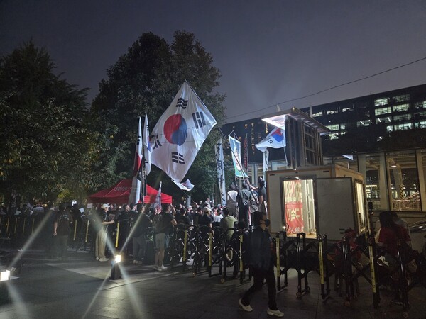 민초결사대가 29일 오후 서울 영등포구 여의도동에서 연 집회. [출처=연합]