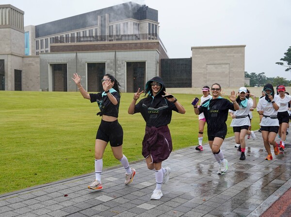 파라다이스시티는 지난 28일 스포츠 커뮤니티 ‘더 제로 클럽’과 협업해 이색 러닝 행사 ‘런 드롭 투 파라다이스(RUN DROP to Paradise)’를 성황리에 마쳤다. [출처=파라다이스시티]